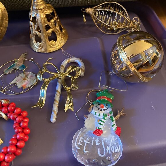 Beautiful Xmas Ornaments & Iciciles - Picture 2 of 5